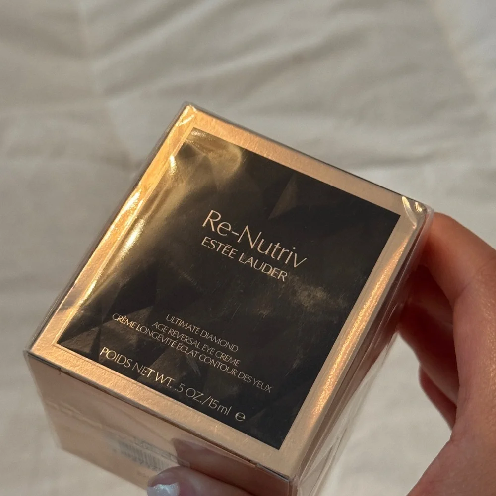 Estee Lauder Re-Nutriv Ultimate Diamond Age Reversal Eye Creme - Picture 3 of 3
